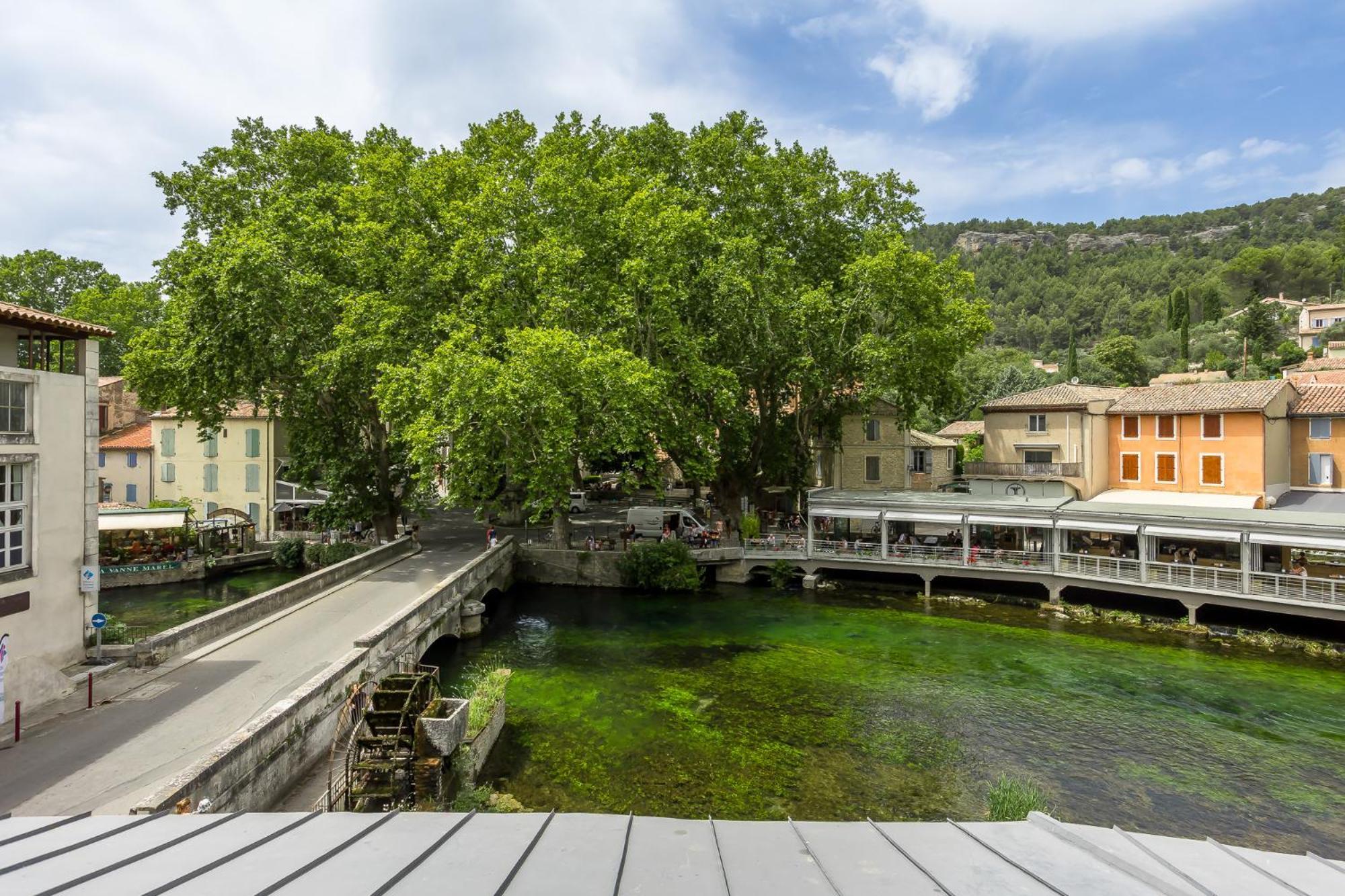 Le Chateau Olive Et Raisin Fontaine-de-Vaucluse Exteriér fotografie